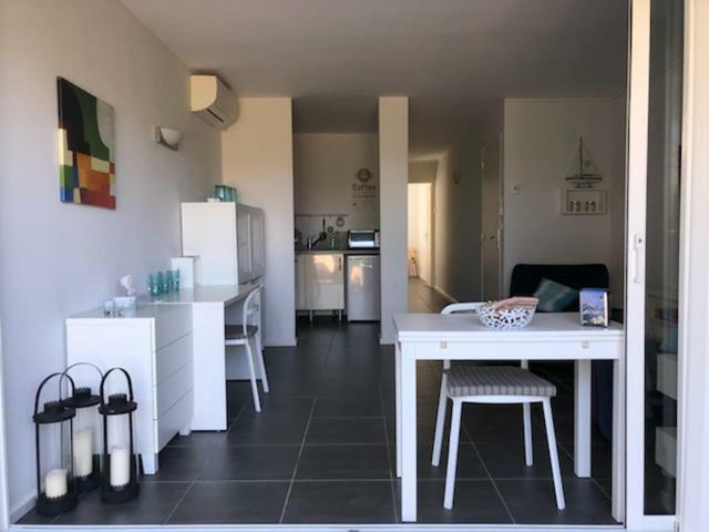 Appartement Les Pieds Dans L'Eau ! Le Lavandou Buitenkant foto